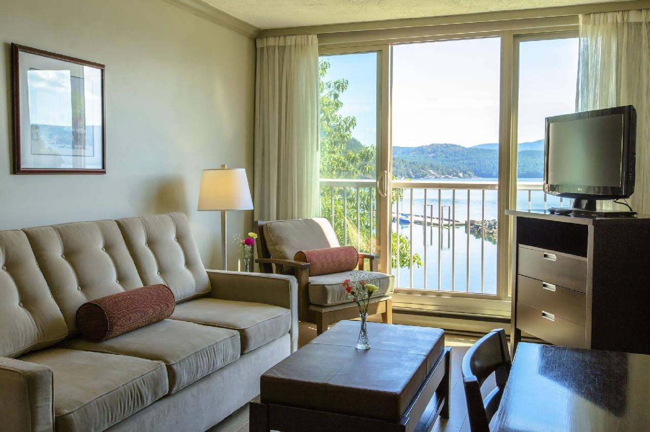 Oceanfront Suites at Cowichan Bay Secure Your Holiday, SelfCatering