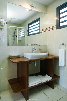 La Belle Etoile & Villa Soleil Bathroom
