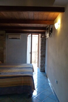 Sweet Country House Guestroom