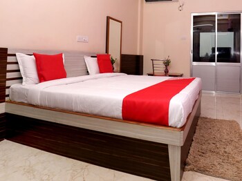 Oyo 13485 Hotel New Jasmine Guestroom