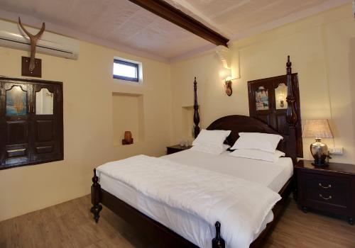 Jawai Castle Resort A Heritage Hotel In Jawai Leopard Reserve 