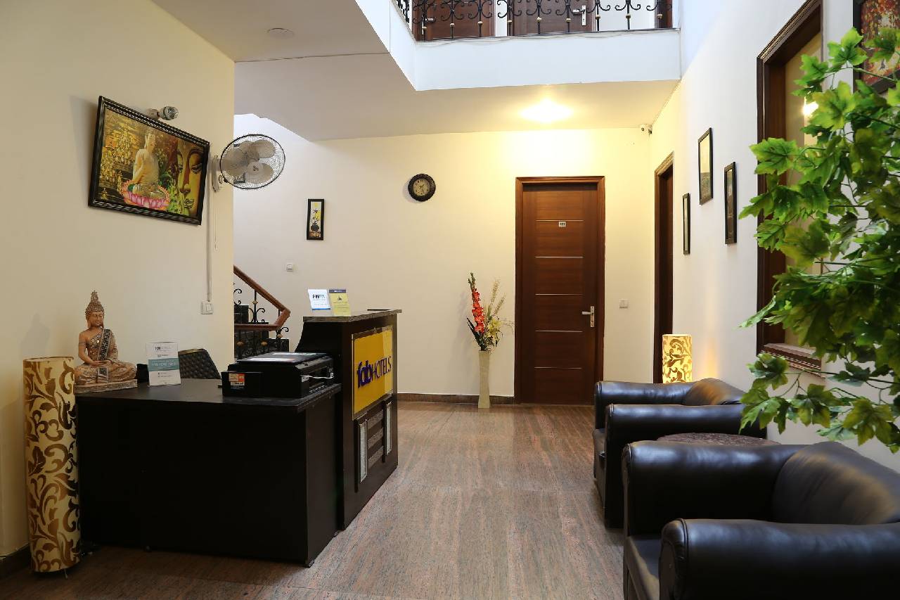 Fabhotel Aksh Palace Dlf Phase 2 