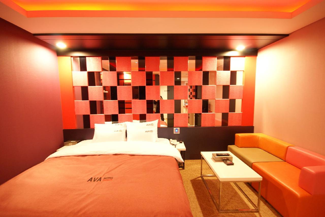 Ava Hotel Changwon (آوا هتل چانگوون) 