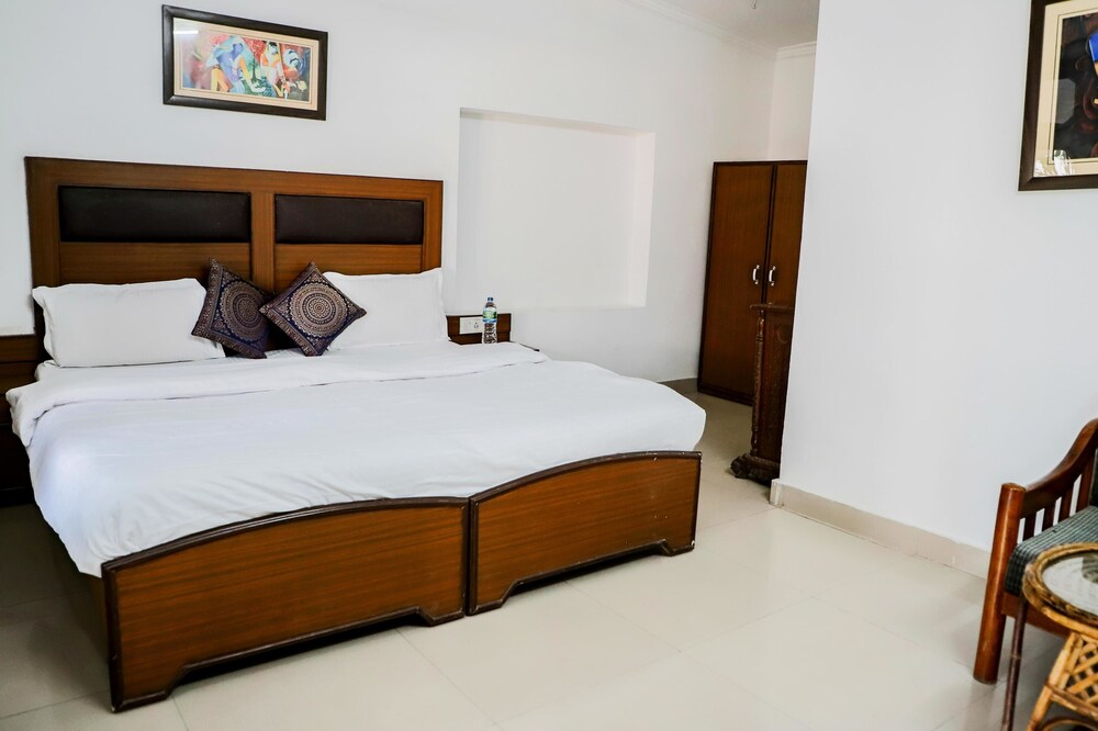 New Bhandari Swiss Cottage Guestroom