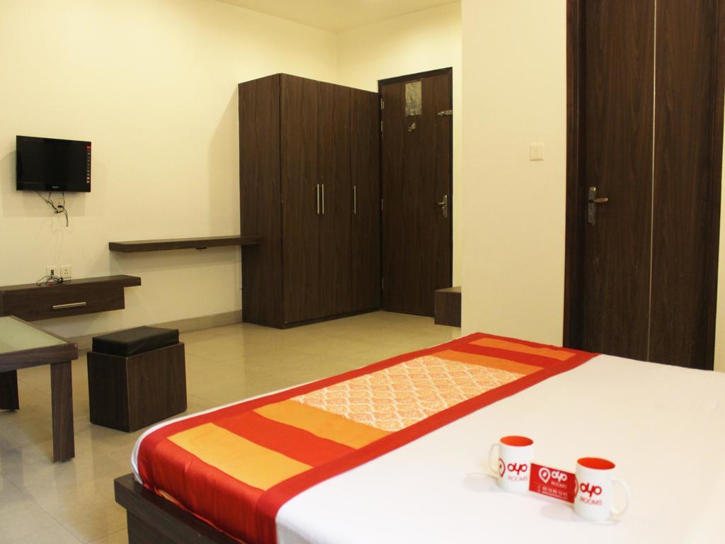 Oyo 1446 Hotel Heera Celebration 
