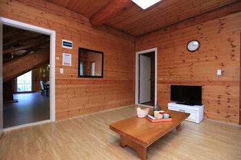 Muju Moon River Pension Guestroom