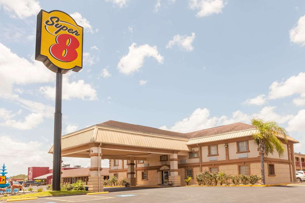 Super 8 by Wyndham Kingsville - photo 2