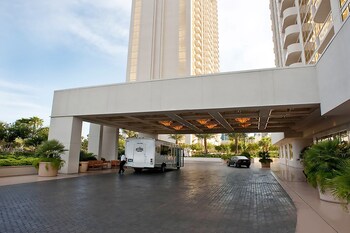 Aaa 3 Rooms 3 Bath Suite At The Signature Condo Hotel Hotel Entrance