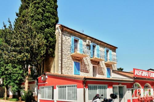 Lanza Apartments 