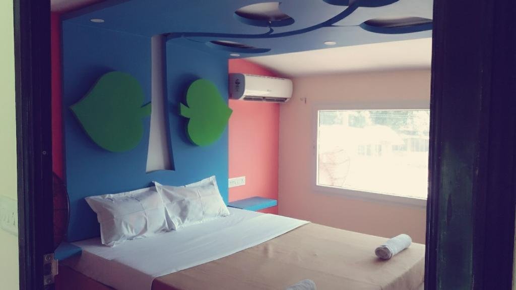 Desire Cruises Houseboat 