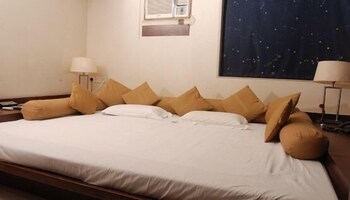 Royal Inn Guestroom