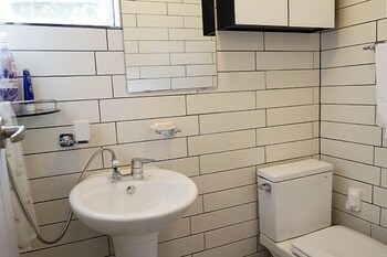 Seogwipo Seongsan Evergreen Pension Bathroom