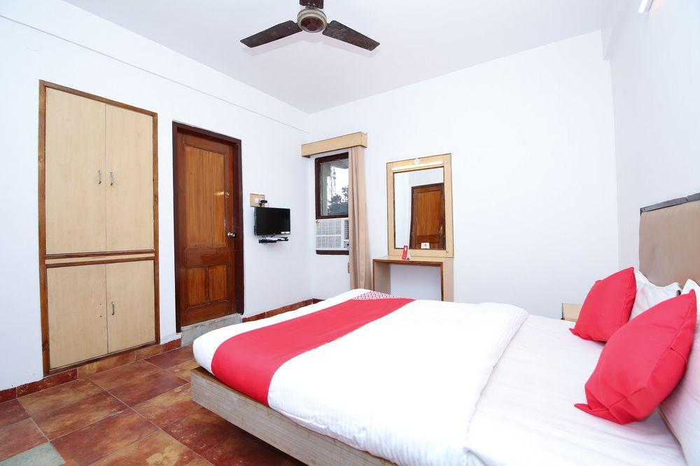 Oyo 10606 Hotel Shriradha Civic Centre 