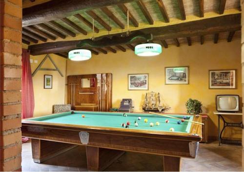 Villa Podere Castello (ویلا پودر كاستلو) 