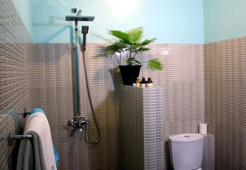 Bedspace Beach Bathroom