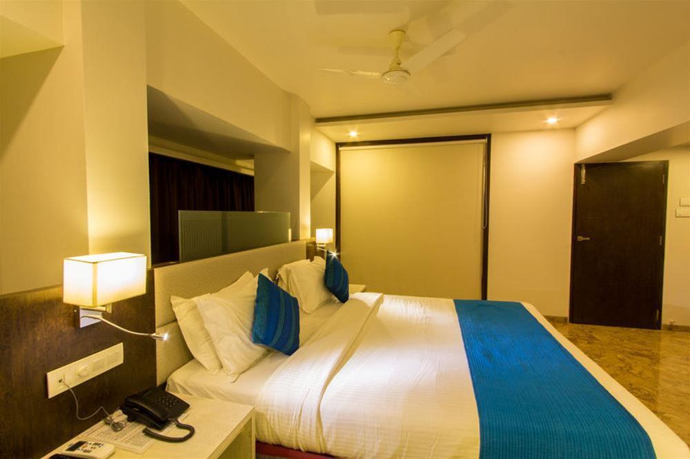 Zo Rooms Palm Beach Road Belapur (زو رومز پالم بیچ رواد بلاپور) 