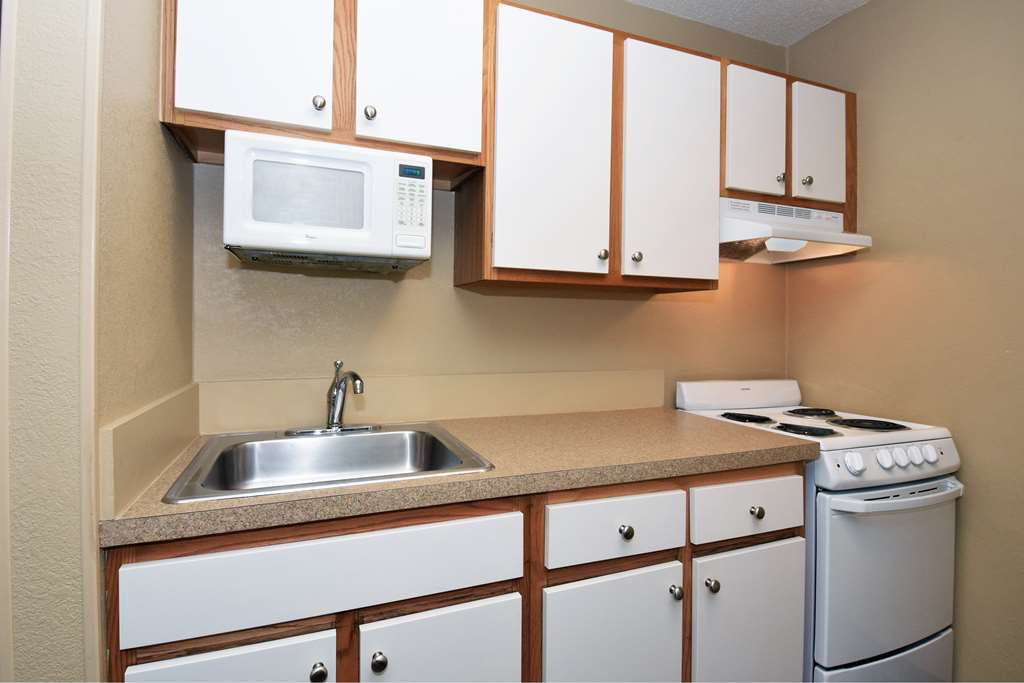 Extended Stay America Akron Copley West Guest room