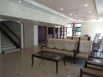 Alleppey Prince Hotel Lobby Sitting Area