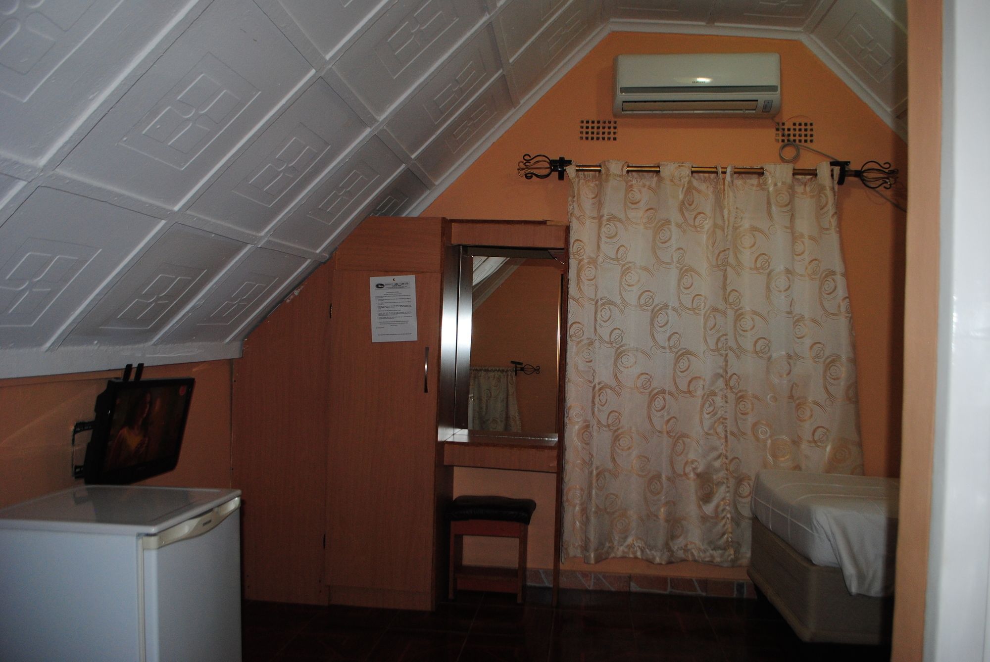 Sunset Junction Lodges & Tours 