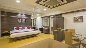 Sai International Hotel Guestroom