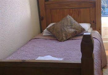 Pearl Court Guesthouse 