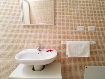 Apulia Tourist Mancaversa Bathroom