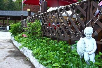 Muju Bakam Villa Pension Exterior