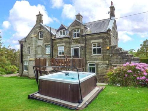 Housekeepers Barnard Castle (هوسكیپرس بارنارد كاستل) 