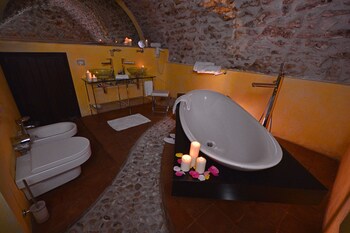 Robur Marsorum (روبور مارسوروم) Bathroom