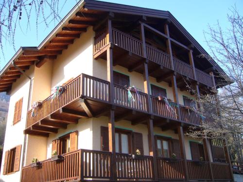Chalet Madonna Di Campiglio (شله مادونا دی كامپیگلیو) 