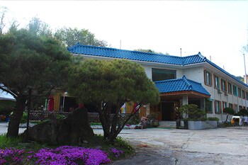 Muju Bakam Villa Pension Exterior