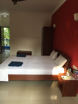 Morjim Coco Palms Resort Guestroom