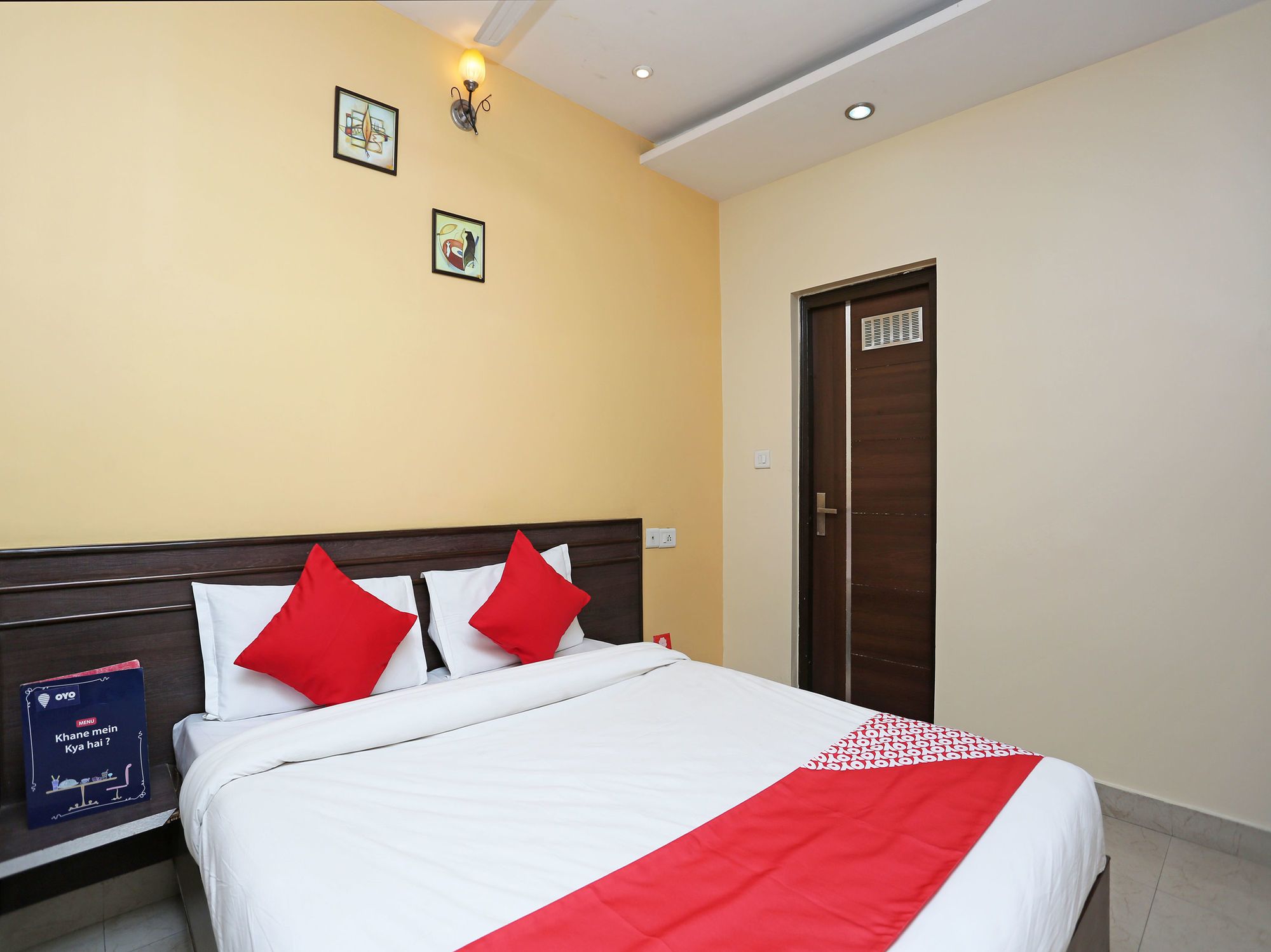Oyo 10588 Hotel Golden Square 