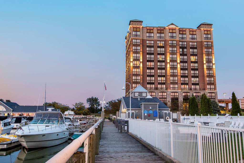 Shoreline Inn & Conference Center an Ascend Collection Hotel