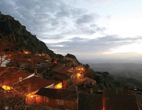Monsanto Geohotel Escola (مونسانتو گئوهوتل اسكولا) 