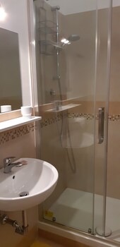 Chiantirooms Guesthouse Bathroom