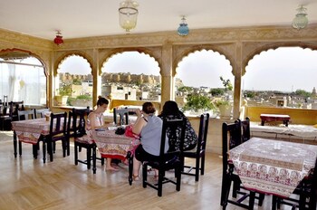 Hotel Lal Garh Fort And Palace Restaurant