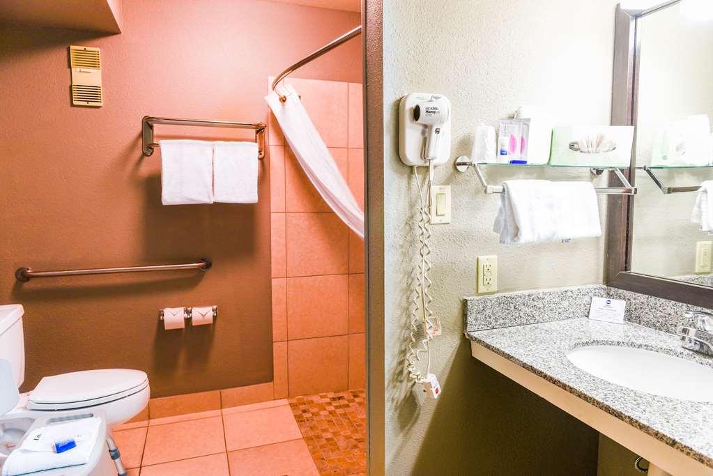 Best Western Mccarran Inn Guest Bathroom