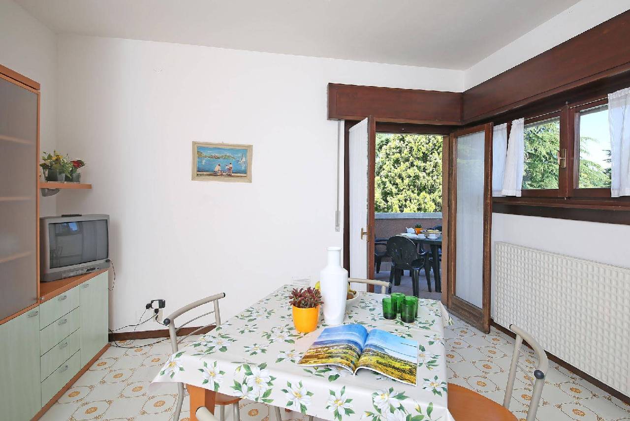 Appartamenti Punta Grò (آپارتامنتی پونتا گرò) 