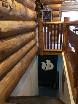 Mori No Log Hotel Kamloops Staircase