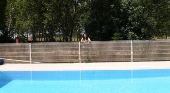 Hotel Santa Coloma Del Camino Pool
