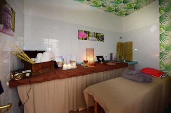 Casa Emblematica Armonia Treatment Room