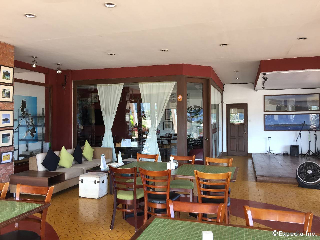 Coron Gateway Hotel & Suites (كورون گاتوی هتل و سوئیتس) 