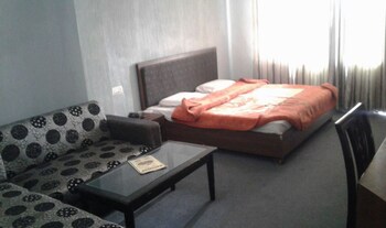 Adb Rooms Hotel Patnitop Guestroom