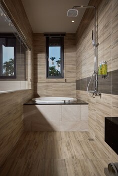 3jd.home Deep Soaking Bathtub