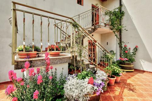 Lanza Apartments 