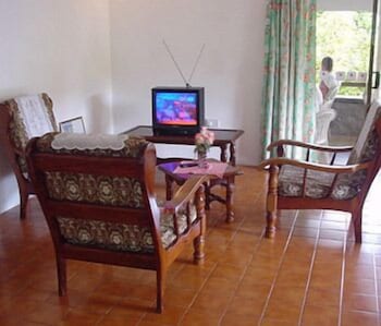 Daniella's Bungalows Lobby Sitting Area