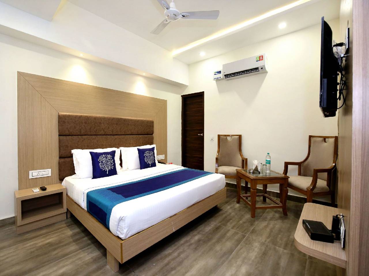 Oyo 9986 Hotel Hashtag 