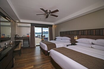 Two Seasons Coron Bayside Hotel (توو سیزنس كورون بیسید هتل) Guestroom