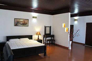 Misty Courtyard Resort Bungalow 